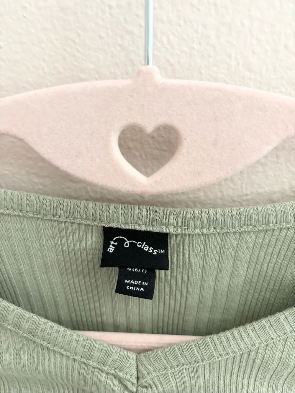 5/$15 🩷 Art Class Light Sage Ribbed Long Sleeve Crop Top